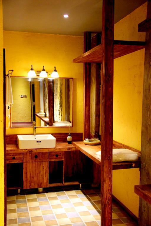 Jiumi Snow Mountain Original Art Hotel Shangri-La Exterior photo