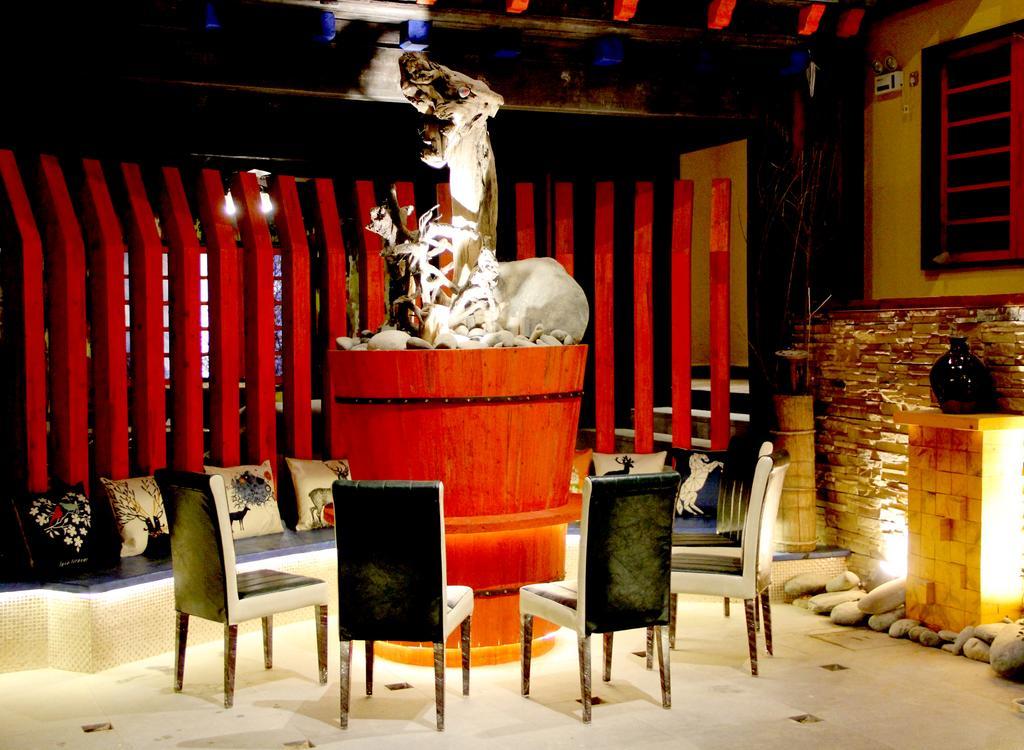 Jiumi Snow Mountain Original Art Hotel Shangri-La Exterior photo
